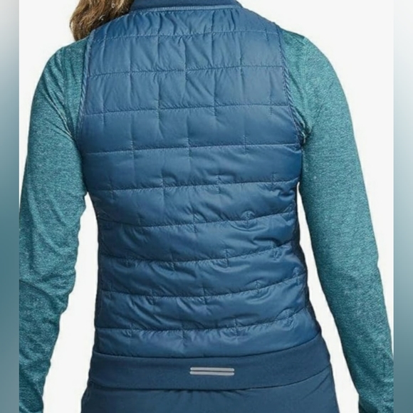 Nike Women's Therma-Fit Vest - Picture 11 of 14